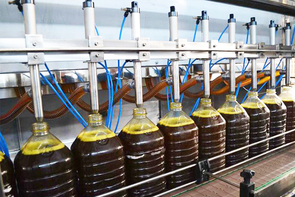 全自动直线灌装机：提升生产效率与精度的利器